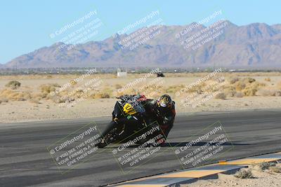 media/Jan-10-2025-CVMA Friday Practice (Fri) [[489e0da257]]/Group 4 and Trackday/Session 2 (Turn 4 Inside)/